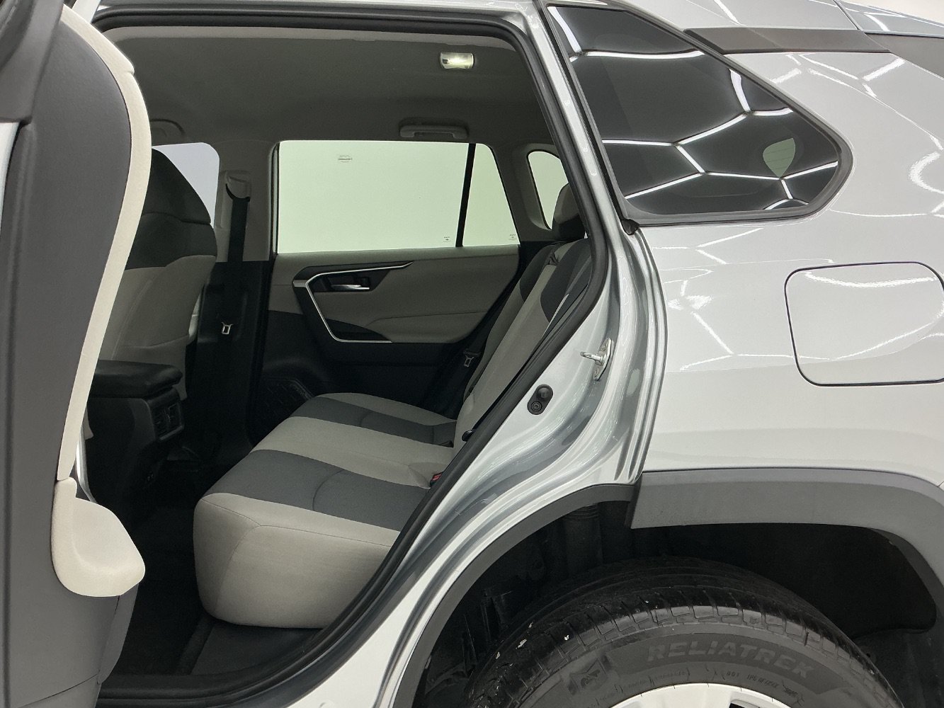 Used 2020 Toyota RAV4 XLE FWD image 20