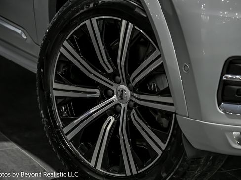 Used 2024 Volvo XC90 B6 Plus image 3