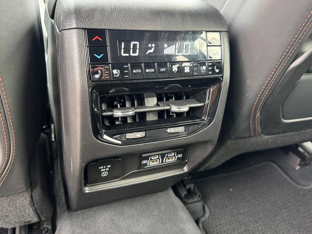 Used 2022 Jeep Grand Cherokee Summit AWD/4WD image 10