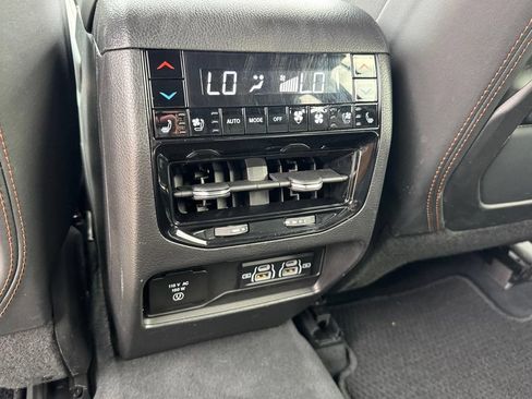 Used 2022 Jeep Grand Cherokee Summit AWD/4WD image 10