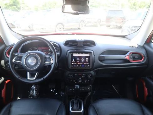 Used 2023 Jeep Renegade Trailhawk w/ Trailhawk Elite Group AWD/4WD image 11