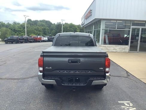 Used 2022 Toyota Tacoma SR5 AWD/4WD image 4