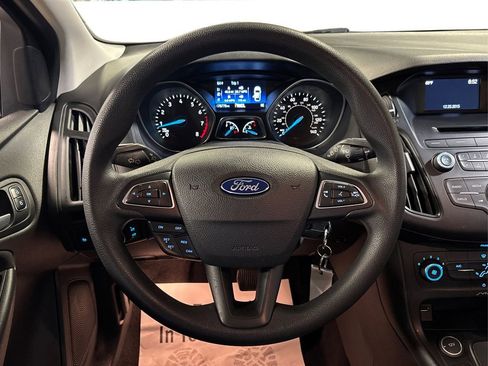 Used 2016 Ford Focus SE w/ Reverse Sensing Package image 27