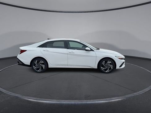 New 2025 Hyundai Elantra Limited w/ Cargo Package FWD image 10