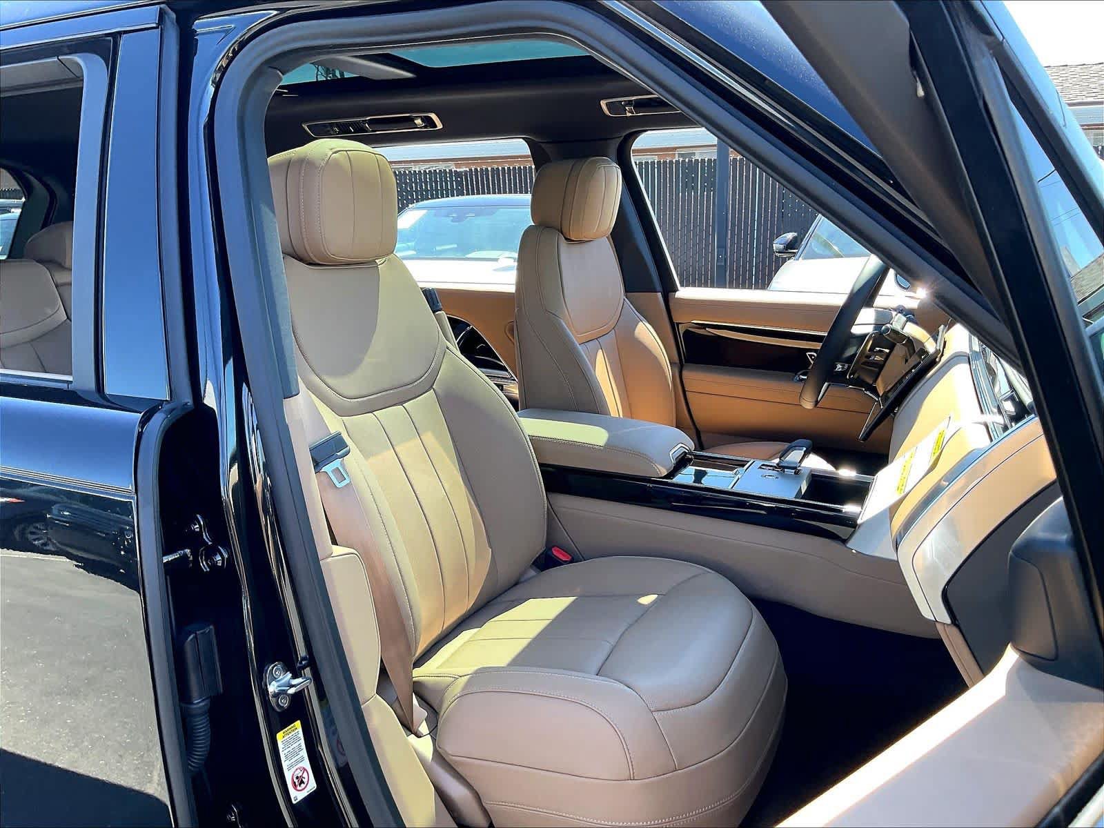 New 2026 Land Rover Range Rover Long Wheelbase SE AWD/4WD image 30