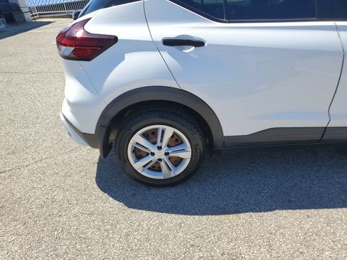 Used 2022 Nissan Kicks S FWD image 5