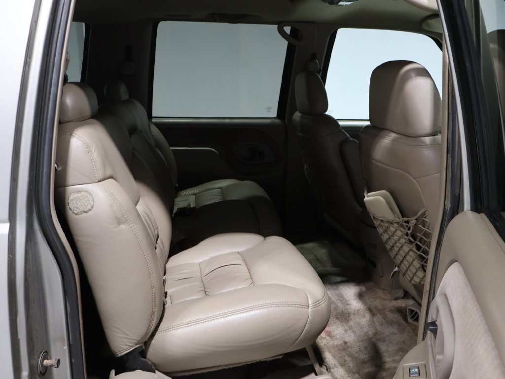 Used 1999 GMC Suburban 4WD w/ Marketing Opt Pkg 3 image 7