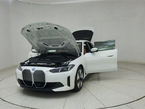 Used 2025 BMW i4 eDrive40 image 74