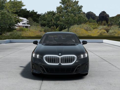 New 2027 BMW 550e xDrive image 3