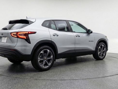 Used 2025 Chevrolet Blazer LT FWD image 9