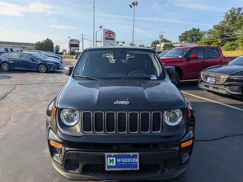 Used 2023 Jeep Renegade Latitude AWD/4WD image 11