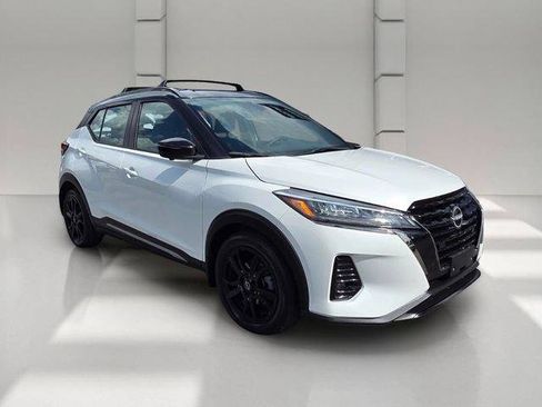Used 2024 Nissan Kicks SR w/ Exterior Package FWD image 7
