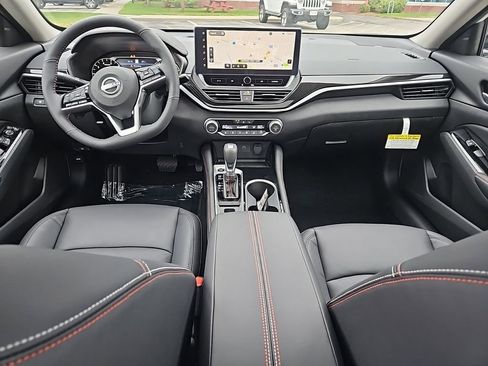 Certified 2024 Nissan Altima 2.0 SR FWD image 3
