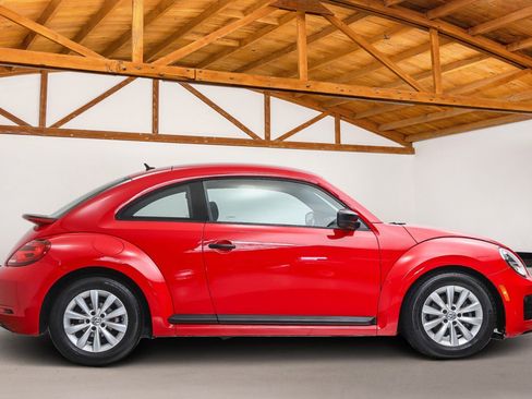 Used 2018 Volkswagen Beetle 2.0T S FWD image 6