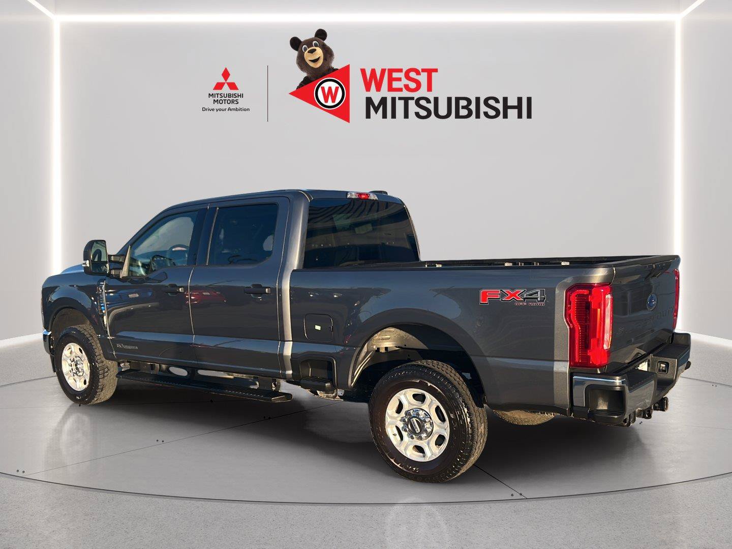 Used 2025 Ford F250 XLT w/ FX4 Off-Road Package AWD/4WD image 2