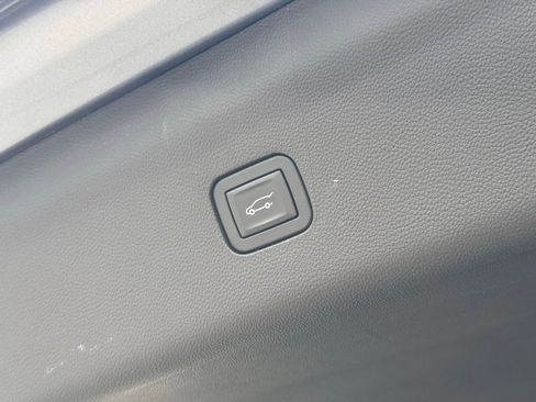 Used 2019 Buick Enclave Premium w/ Experience Buick Package image 18