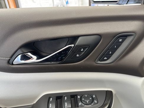 Used 2021 GMC Acadia SLT w/ Preferred Package FWD image 37