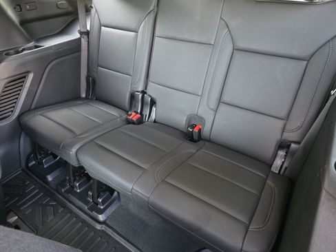 Used 2025 Chevrolet Tahoe Z71 w/ Z71 Off-Road Package AWD/4WD image 17