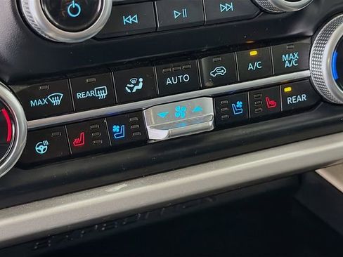 Used 2024 Ford Expedition XLT RWD image 21