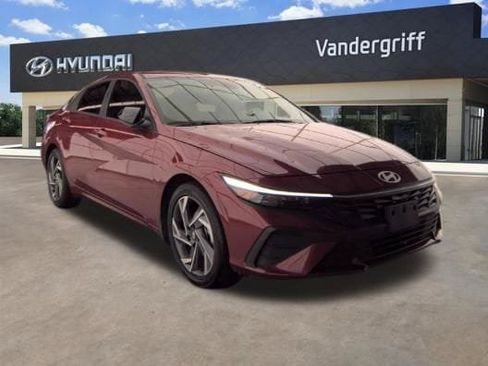 Used 2025 Hyundai Elantra Sport FWD image 4