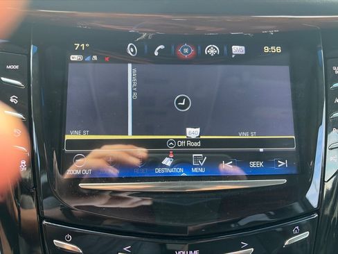 Used 2018 Cadillac Escalade Luxury AWD/4WD image 22