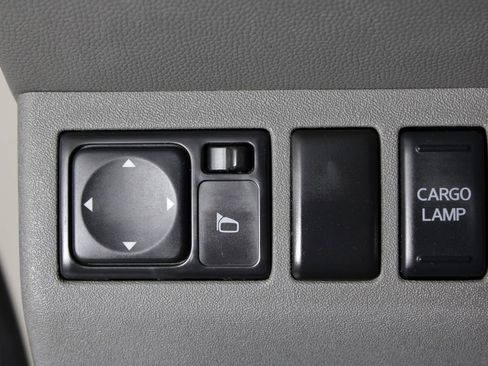 Used 2013 Nissan Frontier SV image 22