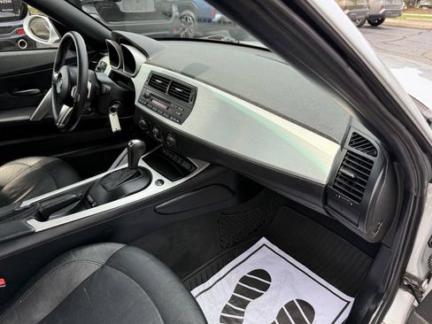 Used 2006 BMW Z4 3.0i RWD image 19