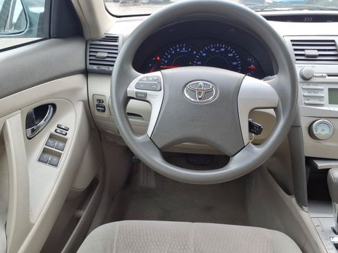 Used 2010 Toyota Camry LE FWD image 4
