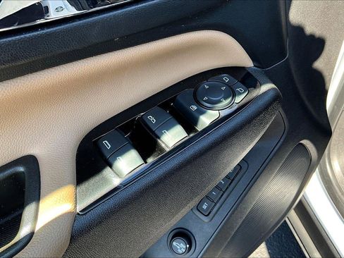 Used 2023 Chevrolet Equinox Premier image 36