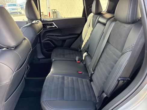 Used 2024 Mitsubishi Outlander SE Black Edition image 14