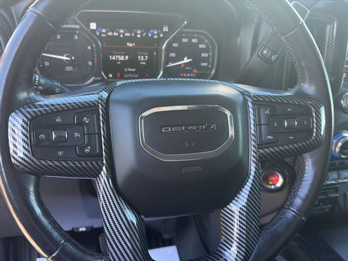 Used 2021 GMC Sierra 2500 Denali w/ Denali Black Diamond Edition image 15