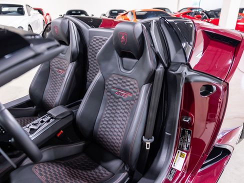 Used 2022 Lamborghini Huracan EVO RWD image 36