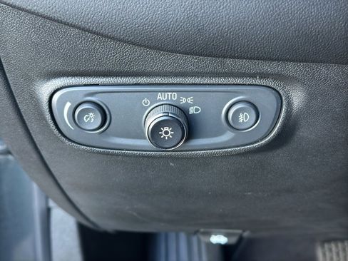 Used 2021 Chevrolet Equinox LT image 25