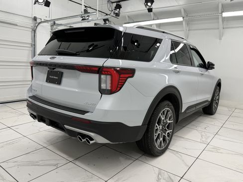 Used 2025 Ford Explorer Platinum w/ Ultimate Package image 12