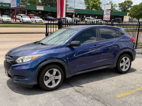Used 2016 Honda HR-V LX image 3
