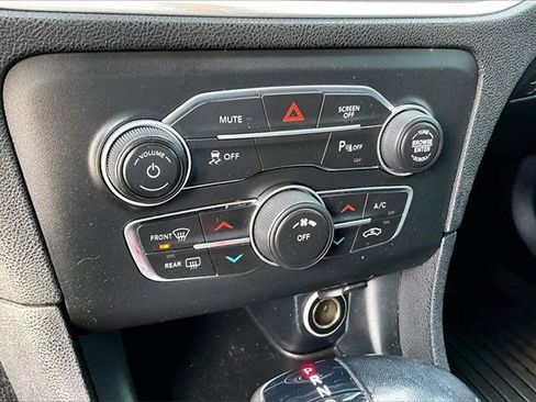 Used 2020 Dodge Charger SXT w/ Leather Interior Group image 23