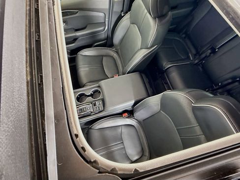 Used 2025 Honda Pilot Elite image 14