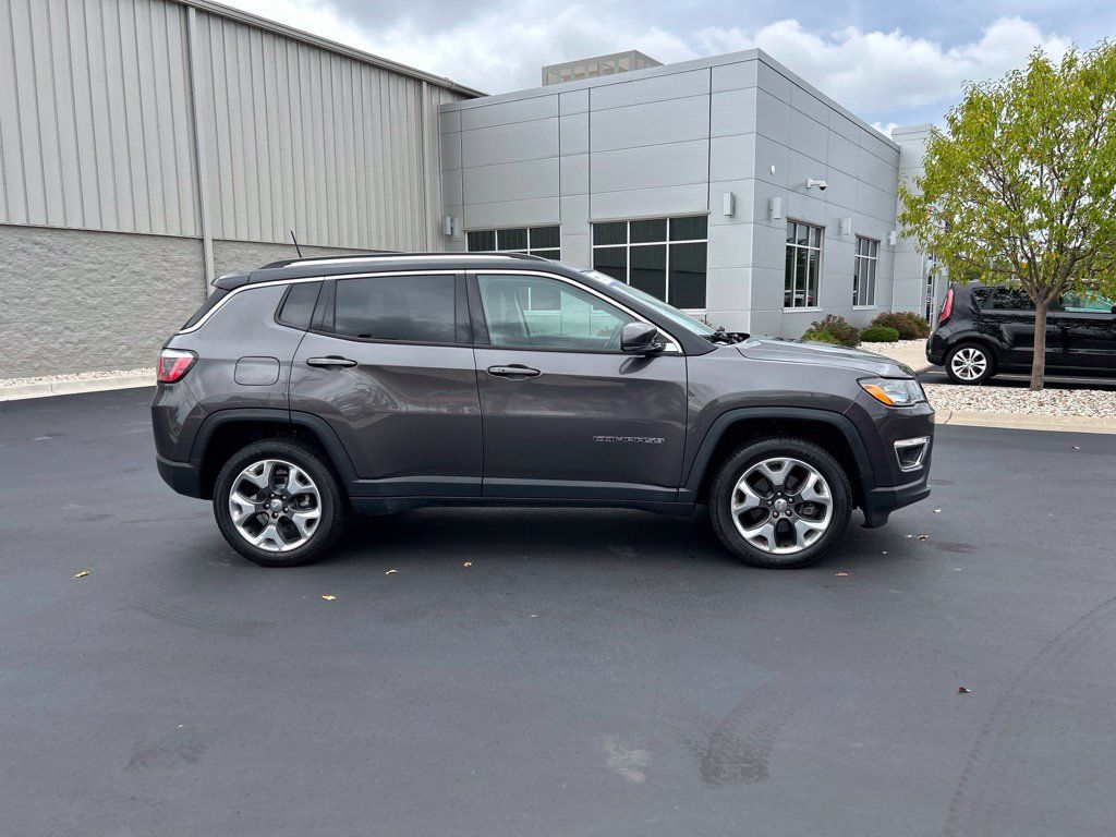 Used 2019 Jeep Compass Limited AWD/4WD image 5