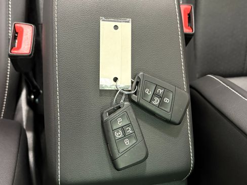 Used 2024 Volkswagen Tiguan SE R-Line image 35