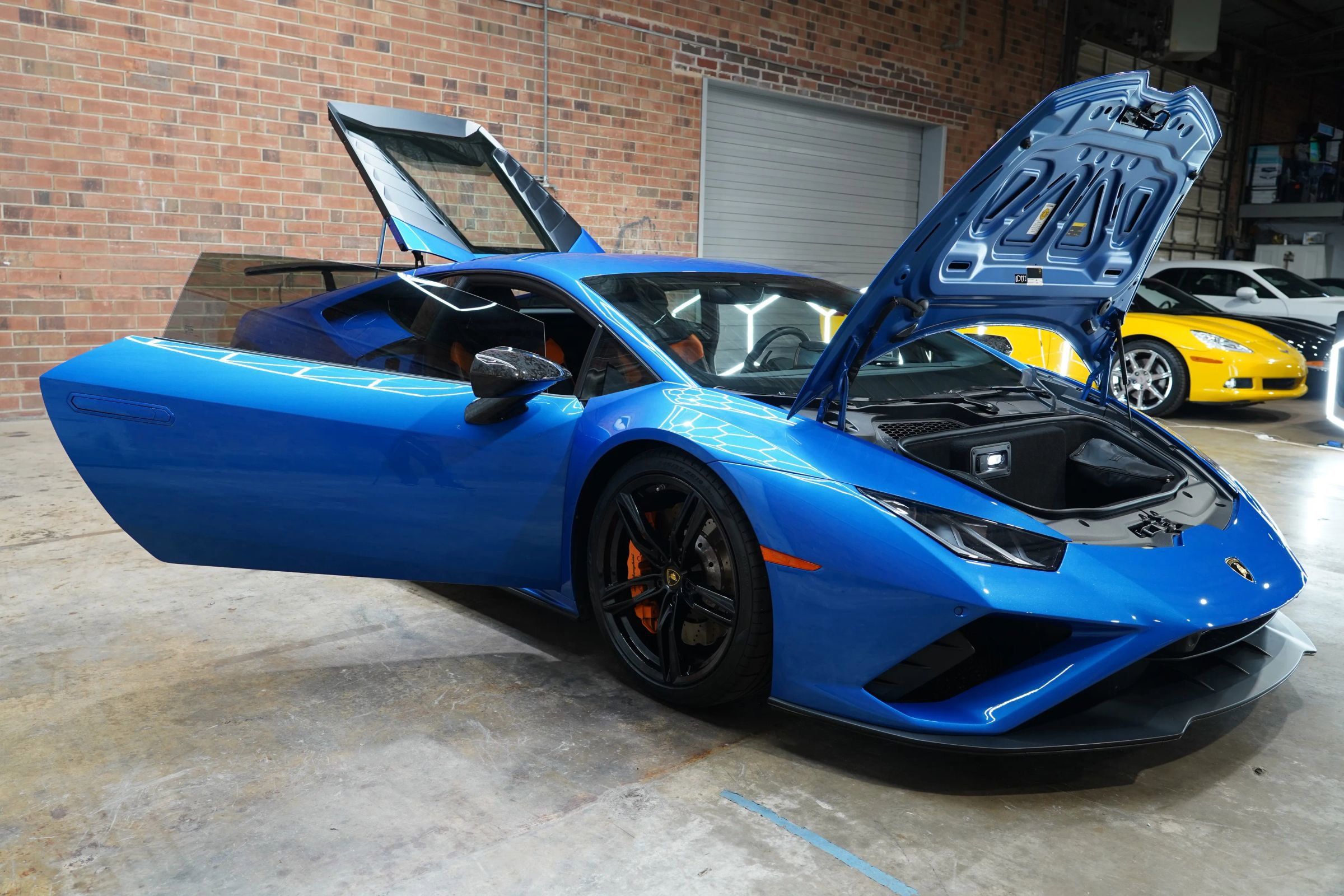 Used 2020 Lamborghini Huracan EVO RWD image 32