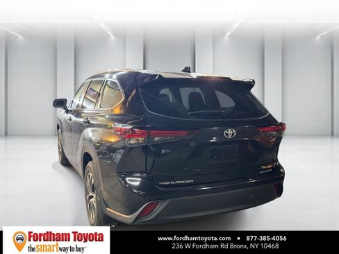 Certified 2025 Toyota Highlander XLE image 5