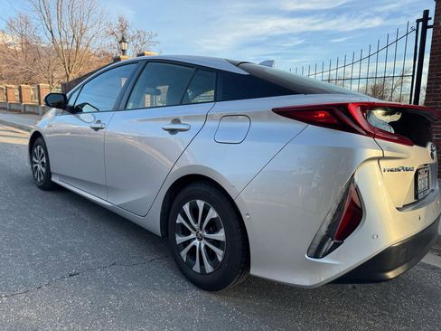 Used 2021 Toyota Prius Prime Limited image 2