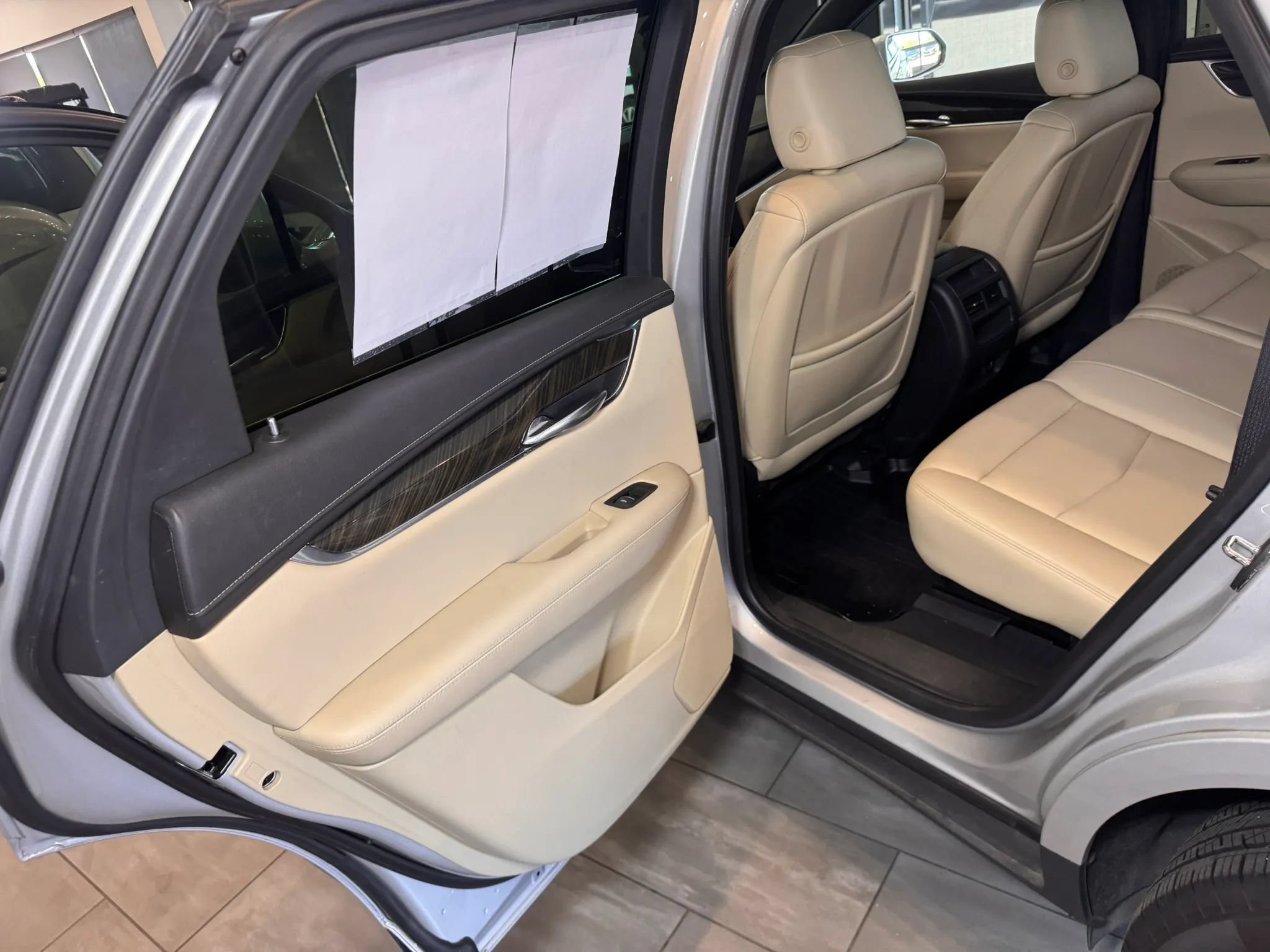 Used 2019 Cadillac XT5 FWD image 32