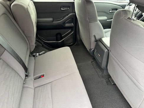 Used 2024 Nissan Frontier SV image 17