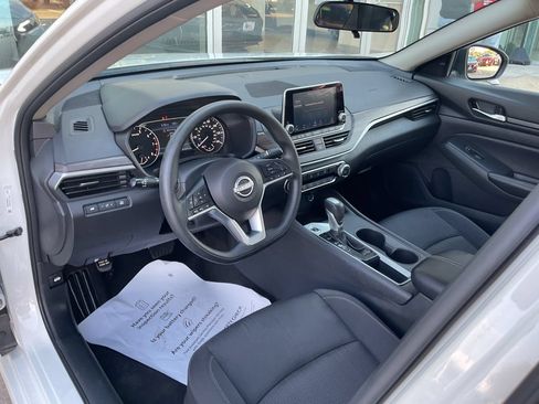 Used 2025 Nissan Altima 2.5 SV FWD image 10