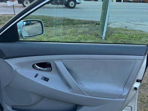 Used 2010 Toyota Camry LE image 12