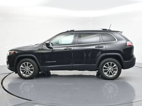 Used 2019 Jeep Cherokee Latitude Plus w/ Comfort/Convenience Group AWD/4WD image 3