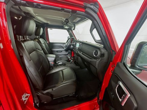 Used 2022 Jeep Wrangler Unlimited Sahara AWD/4WD image 29