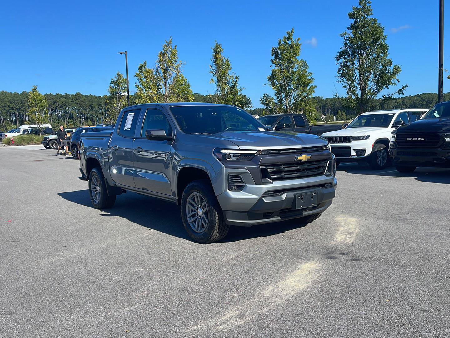 Used 2025 Chevrolet Colorado LT w/ LT Convenience Package AWD/4WD image 2