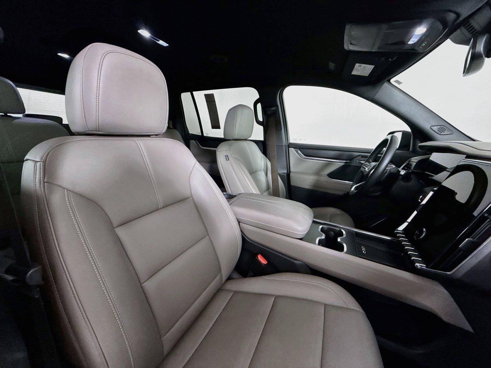 Used 2024 GMC Acadia Elevation AWD/4WD image 41